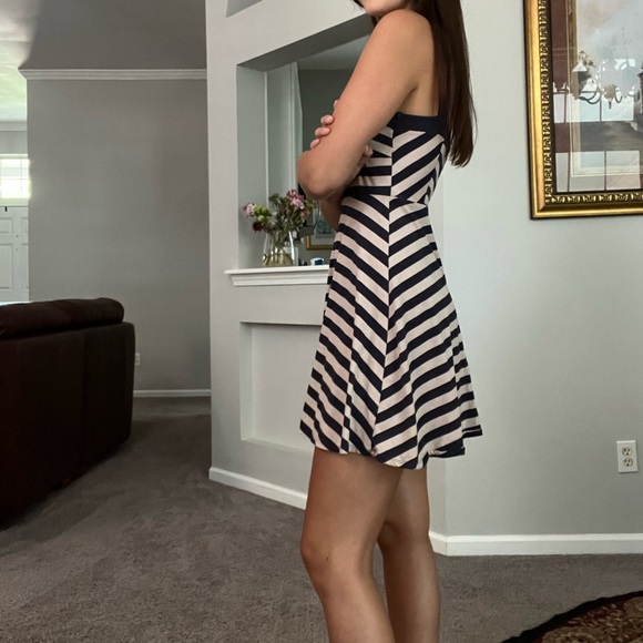 Striped Flowy Dress - Picture 3 of 8